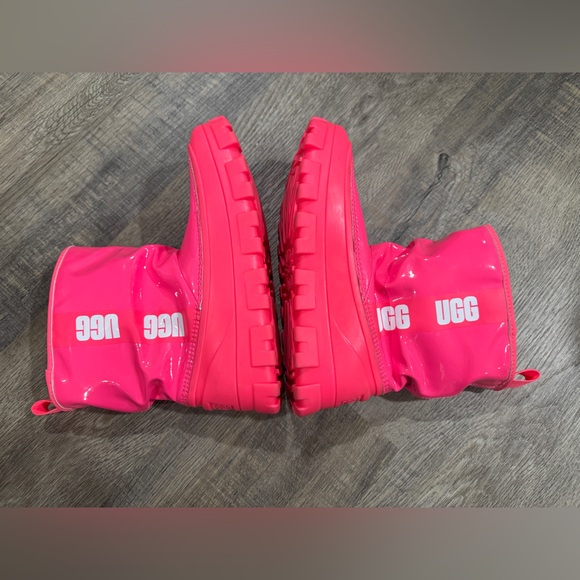 UGG Classic Brellah Mini Waterproof Slip On Rain Boot- Pink, Big Kid’s Size 6 - Picture 7 of 10